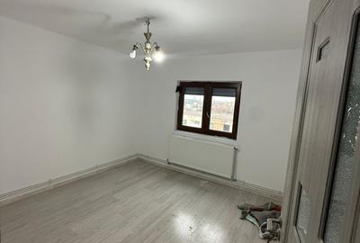 Apartament cu 2 camere decomandat în Milcov