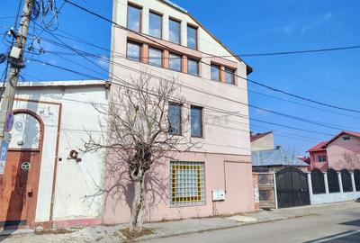 Casă individuală cu 6 camere cu Canalizare în Central - 24