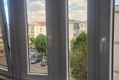 Apartament cu 2 camere decomandat în Alfa - 10