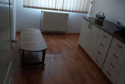 Apartament cu 3 camere semidecomandat în Central - 3