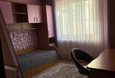 Apartament cu 4 camere decomandat în Central - 1