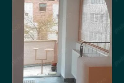 Apartament cu 3 camere decomandat în Cetate