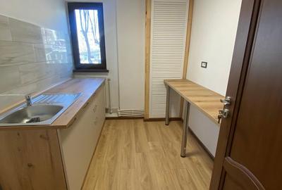 Spațiu comercial, de 50 mp, în Central - 11