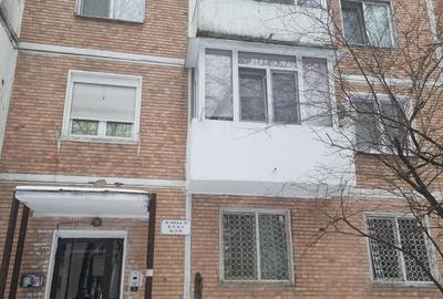 Apartament cu 3 camere decomandat în Berceni - 6