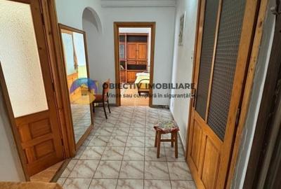 Apartament cu 3 camere decomandat în Mărăței