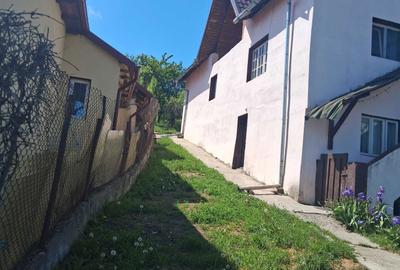 Casă cu 4 camere în Central - 1