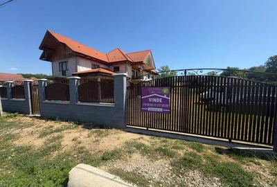 Casă cu 4 camere cu Teren 4692 Mp în Rasova - 6