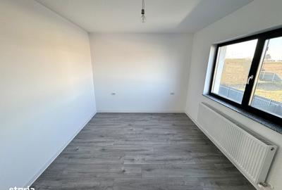 Casă cu 4 camere cu Teren 450 Mp în Miroslava - 1