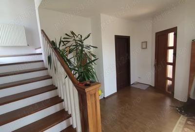 Casă cu 5 camere cu Teren 2272 Mp în Central - 1