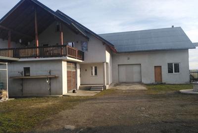 Casă cu 4 camere cu Teren 177 Mp în Mitocu Dragomirnei - 1