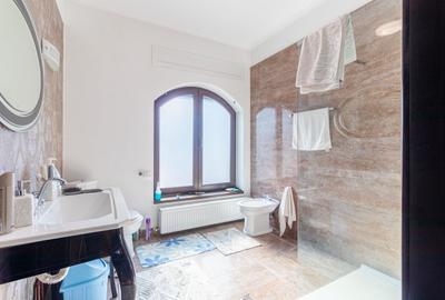 Casă individuală cu 11 camere cu Canalizare în Pantelimon - 15