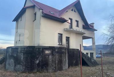 Casă cu 5 camere cu Canalizare în Central - 13