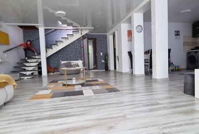 Casă cu 7 camere în Central