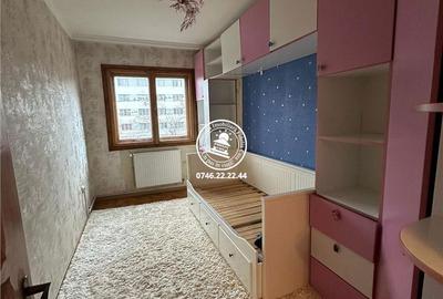 Apartament cu 3 camere decomandat în Podu Roș - 9