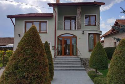Casă cu 4 camere în Central