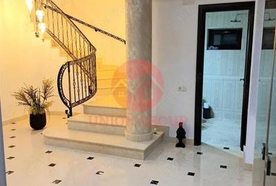 Casă cu 10 camere cu Teren 394 Mp în Central