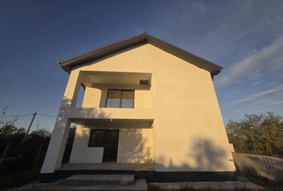 Casă cu 4 camere în Spătaru - 2