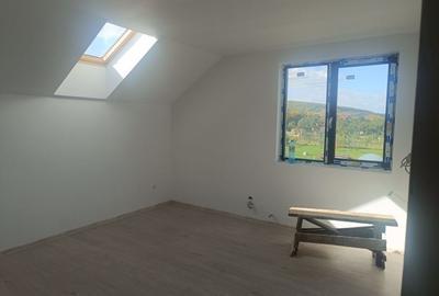 Casă cu 4 camere în Ipotești - 2