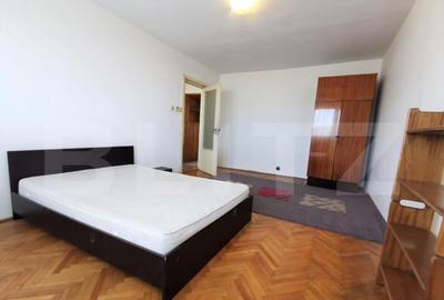 Apartament cu 3 camere, decomandat, 70 mp, B-dul Nicolae Tit