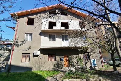 Casă cu 4 camere cu Teren 80 Mp în Central