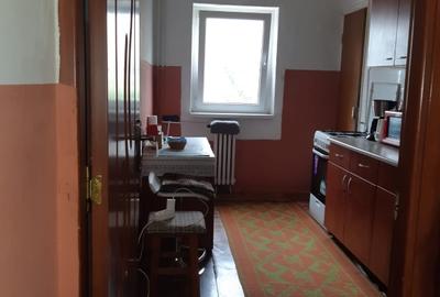 APARTAMENT DECOMANDAT 3 CAMERE - 6