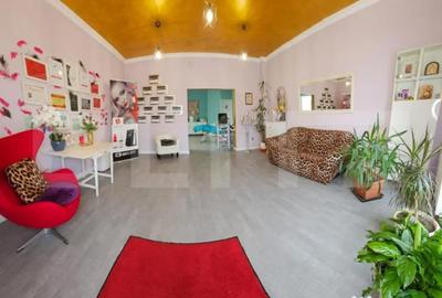 Casă cu 5 camere cu Teren 2400 Mp în Libertății - 2