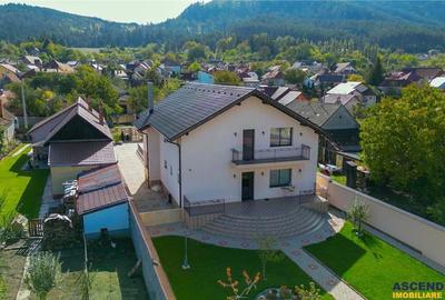 Resedinta distincta, mobilata cu rafinament, pe 1.000 mp teren, Central, Sacele, Brasov - 11