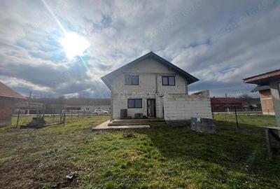 Casă cu 5 camere cu Teren 1414 Mp în Oloșag - 2