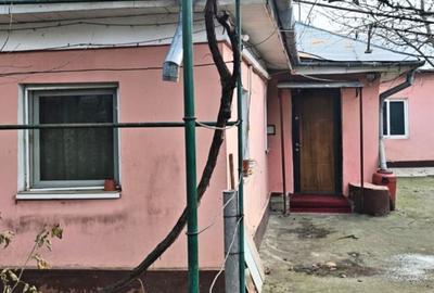 Se oferă spre vânzare casă 3 camere individuală la curte zona Salaj - 1