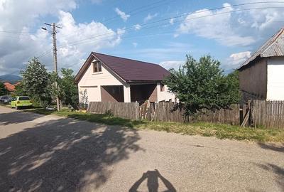Casă cu Teren 2500 Mp în Central - 2