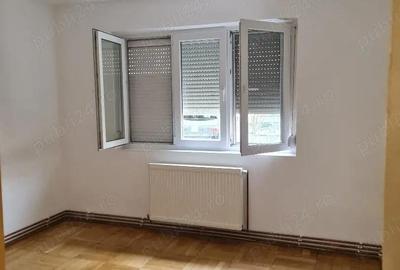 Apartament cu 3 camere semidecomandat în Boul Roșu - 3