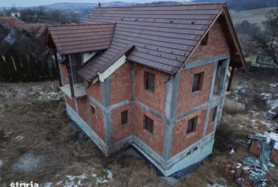 Casă cu 4 camere cu Teren 2743 Mp în Chirpăr - 1