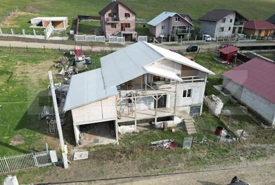 Casa cu 4 camere, 105 mp utili, cu garaj si 500 mp teren, zona Letcani