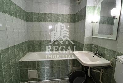 Apartament cu 3 camere semidecomandat în Vest