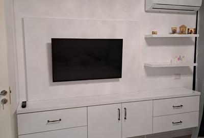 Exigent Plaza, studio de vanzare