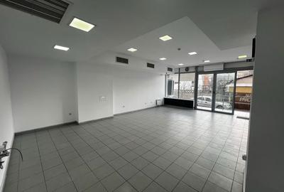 Spațiu comercial, de 76 mp, în Central - 8
