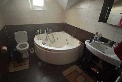 Casă cu 4 camere cu Teren 500 Mp în Central - 2