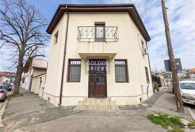 Casă individuală cu 4 camere cu Canalizare în Domenii - 1