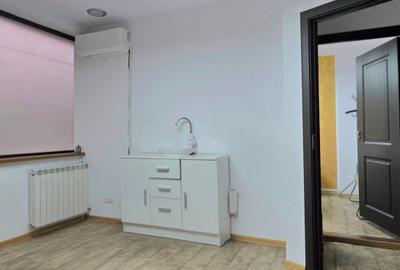 Casă cu 7 camere cu Canalizare în P-ța Victoriei