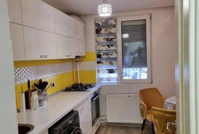 Apartament cu 3 camere decomandat în Drumul Taberei