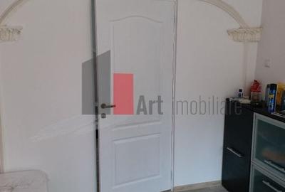 Oportunitate Unică! Vilă Spațioasă lângă Podul Grant, Ideală pentru Birouri - 2