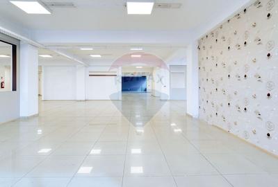 Spațiu comercial, de 1,000 mp, în Calea București - 11