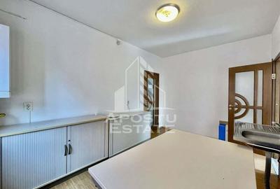 Spatiu Comercial - Birouri de Inchiriat, curte privata, zona Intim - 9