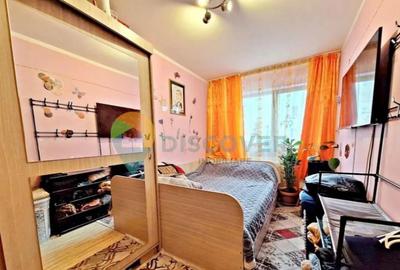 Zona Milcov , 3 camere semidecomandate , 50.000 EURO - 3
