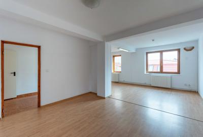 Casă individuală cu 16 camere cu Canalizare în Aviației - 32