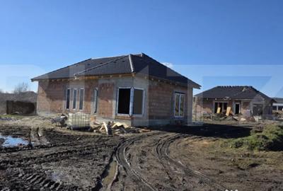 Casă cu 3 camere cu Teren 500 Mp în Unirea