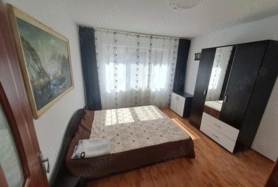 Vand apartament 3 camere mc 4 Targovi?te