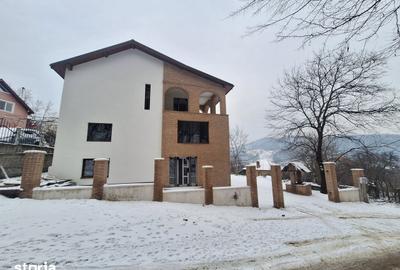 Casă cu 8 camere cu Teren 1000 Mp în Bujoreni