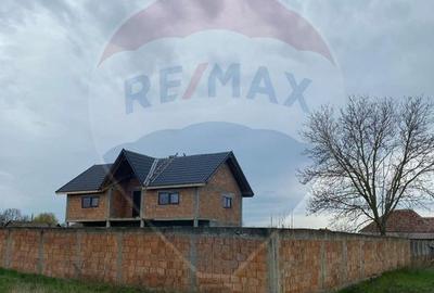 Casa la rosu cu 4 camere in Cherelus-Sicula-teren generos 1024 mp - 3