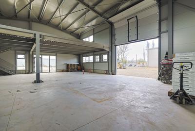 Spațiu industrial, de 2,928 mp, în Est - 7